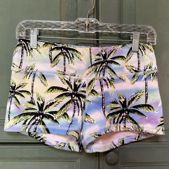 Fleo Pastel Palm Print Women's Athletic Shorts - Picture 1 of 4